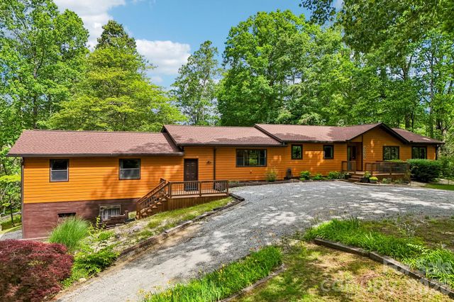 3229 N Bearwallow Road, Hendersonville, NC 28792