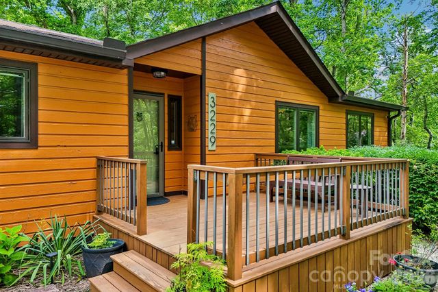 3229 N Bearwallow Road, Hendersonville, NC 28792