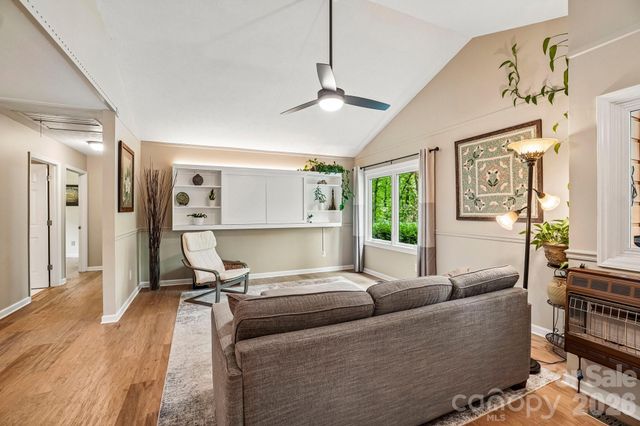 3229 N Bearwallow Road, Hendersonville, NC 28792