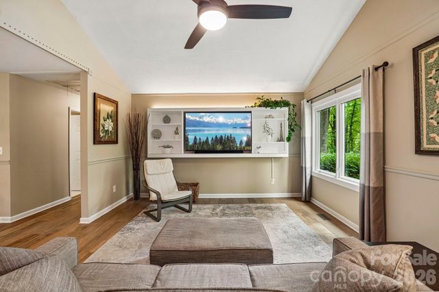 3229 N Bearwallow Road, Hendersonville, NC 28792