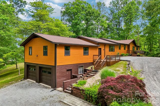 3229 N Bearwallow Road, Hendersonville, NC 28792