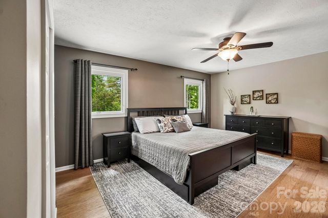 3229 N Bearwallow Road, Hendersonville, NC 28792