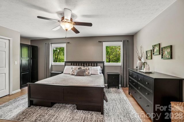 3229 N Bearwallow Road, Hendersonville, NC 28792