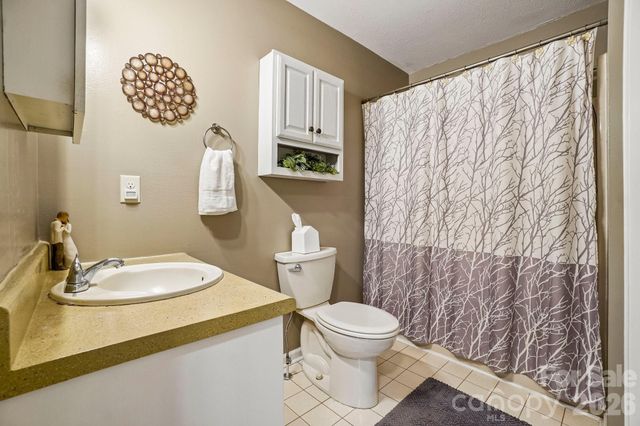 3229 N Bearwallow Road, Hendersonville, NC 28792