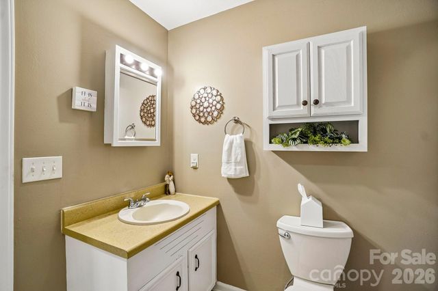 3229 N Bearwallow Road, Hendersonville, NC 28792