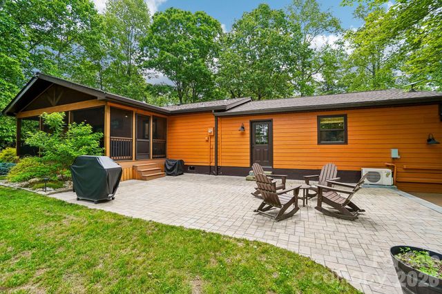 3229 N Bearwallow Road, Hendersonville, NC 28792