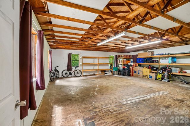 3229 N Bearwallow Road, Hendersonville, NC 28792