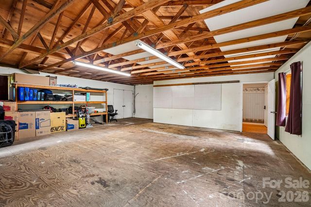 3229 N Bearwallow Road, Hendersonville, NC 28792