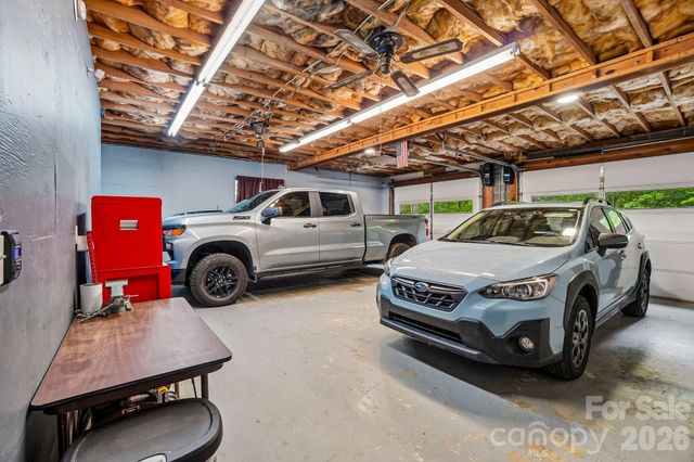 3229 N Bearwallow Road, Hendersonville, NC 28792