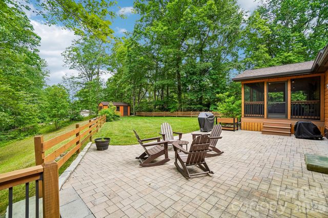 3229 N Bearwallow Road, Hendersonville, NC 28792