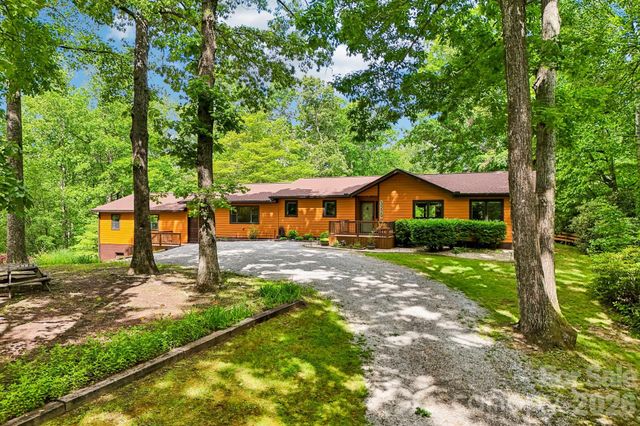 3229 N Bearwallow Road, Hendersonville, NC 28792