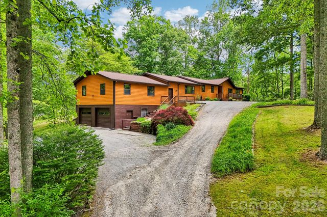 3229 N Bearwallow Road, Hendersonville, NC 28792