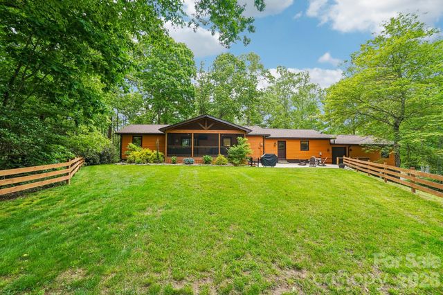 3229 N Bearwallow Road, Hendersonville, NC 28792