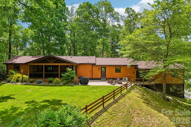 3229 N Bearwallow Road, Hendersonville, NC 28792