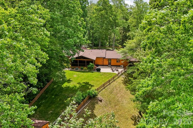 3229 N Bearwallow Road, Hendersonville, NC 28792