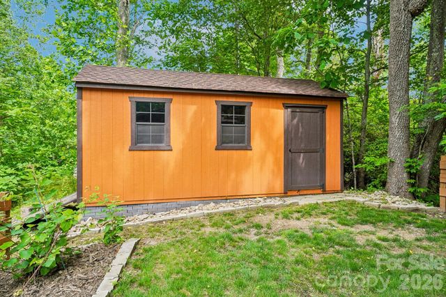 3229 N Bearwallow Road, Hendersonville, NC 28792