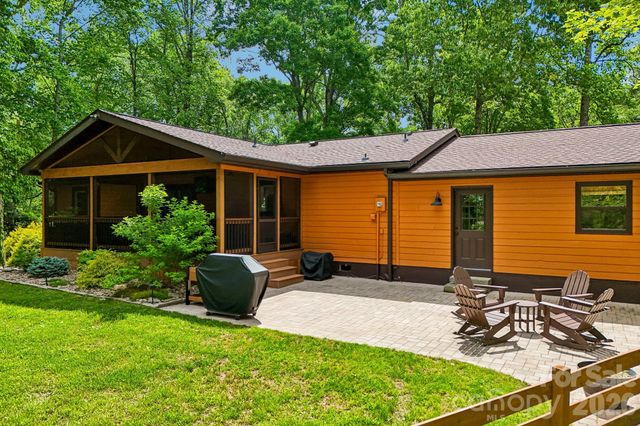 3229 N Bearwallow Road, Hendersonville, NC 28792