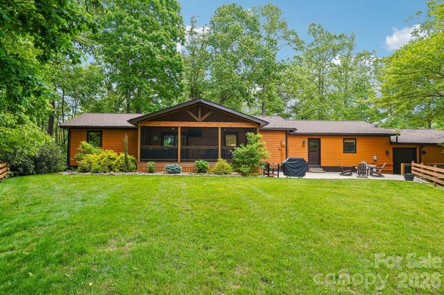 3229 N Bearwallow Road, Hendersonville, NC 28792