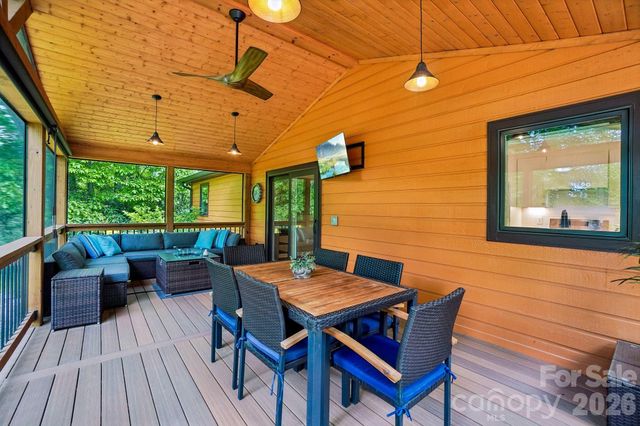 3229 N Bearwallow Road, Hendersonville, NC 28792