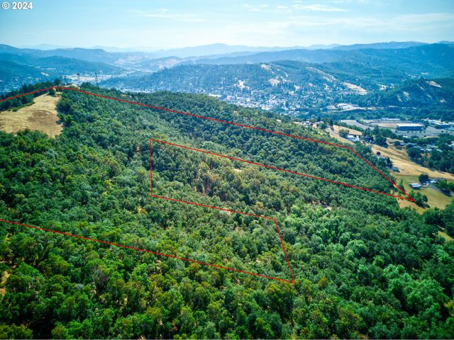 W Fairhill Ave 300, Roseburg, OR 97471