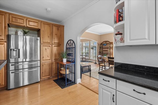 470 Sheridan Road 2, Evanston, IL 60202