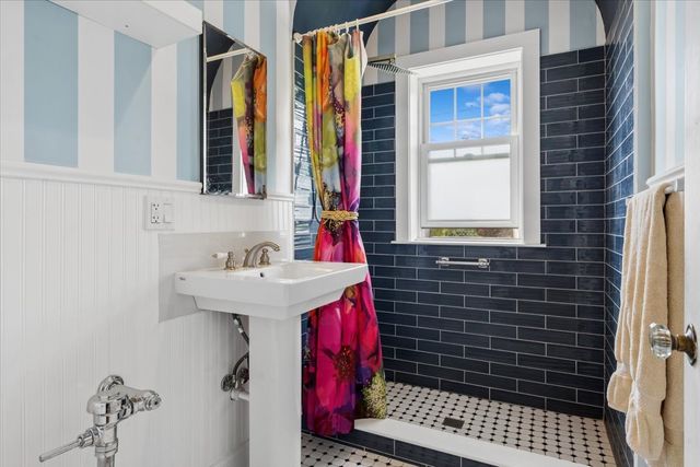 470 Sheridan Road 2, Evanston, IL 60202