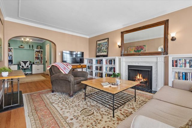 470 Sheridan Road 2, Evanston, IL 60202