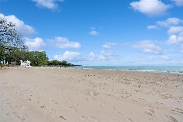 470 Sheridan Road 2, Evanston, IL 60202