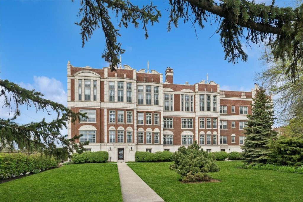 470 Sheridan Road 2, Evanston, IL 60202