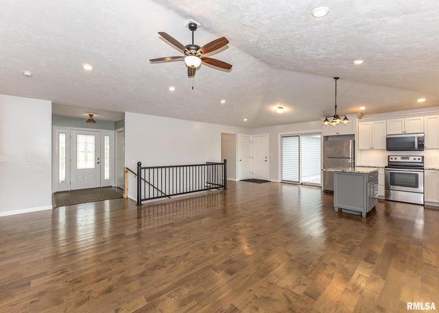 321 Pin Oak Drive, Geneseo, IL 61254