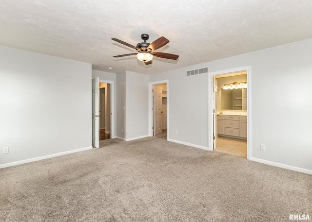 321 Pin Oak Drive, Geneseo, IL 61254