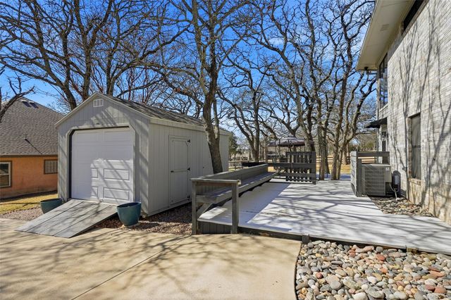 231 Cayuga Trail, Lake Kiowa, TX 76240