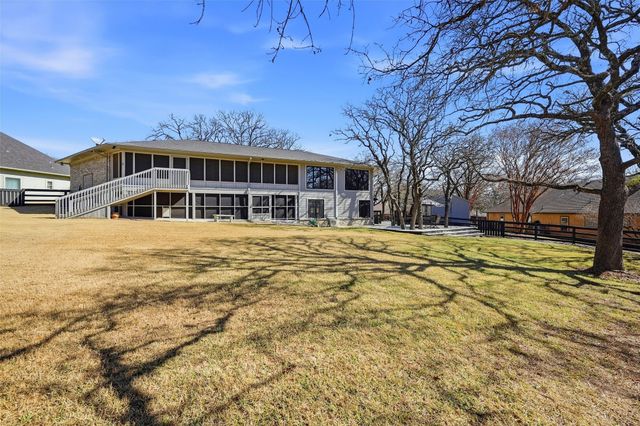 231 Cayuga Trail, Lake Kiowa, TX 76240