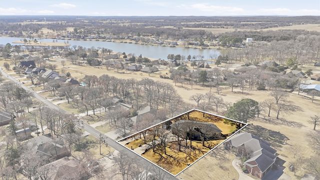 231 Cayuga Trail, Lake Kiowa, TX 76240