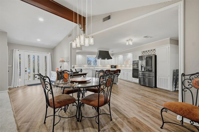 231 Cayuga Trail, Lake Kiowa, TX 76240