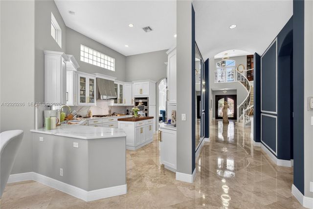 110 Abondance Dr, Palm Beach Gardens, FL 33410