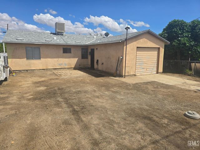 1108 Fairfax Road, Bakersfield, CA 93306