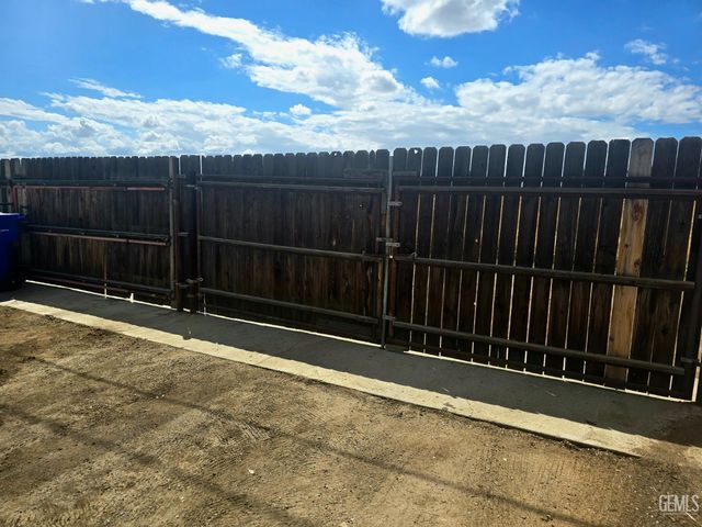 1108 Fairfax Road, Bakersfield, CA 93306