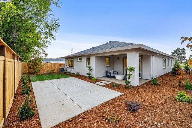 2628 Wesley Way, Chico, CA 95973