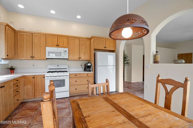 835 W Waterview Drive, Green Valley, AZ 85614