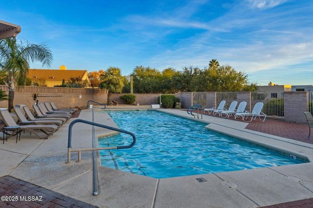 835 W Waterview Drive, Green Valley, AZ 85614