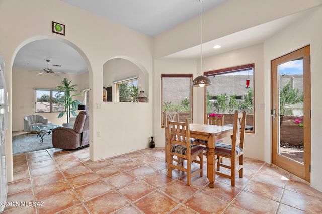 835 W Waterview Drive, Green Valley, AZ 85614