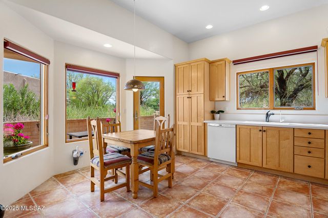 835 W Waterview Drive, Green Valley, AZ 85614