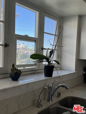 4010 W Adams Boulevard, Los Angeles, CA 90018