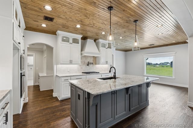 102 E 165th Street S, Glenpool, OK 74033