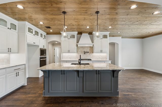 102 E 165th Street S, Glenpool, OK 74033