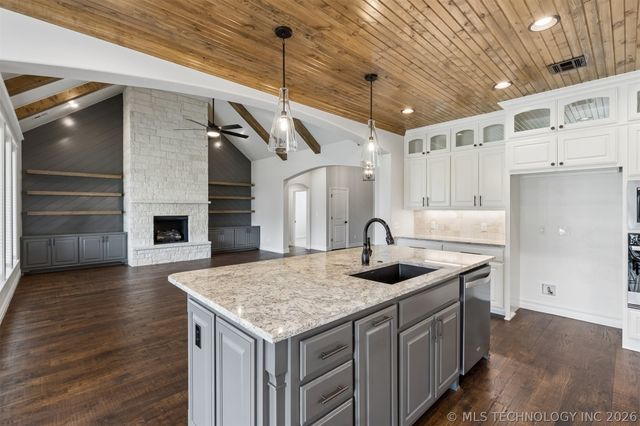 102 E 165th Street S, Glenpool, OK 74033