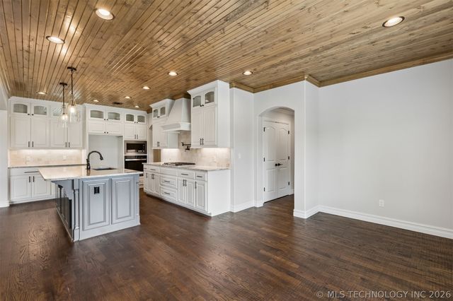 102 E 165th Street S, Glenpool, OK 74033