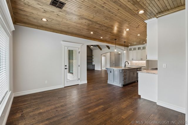 102 E 165th Street S, Glenpool, OK 74033