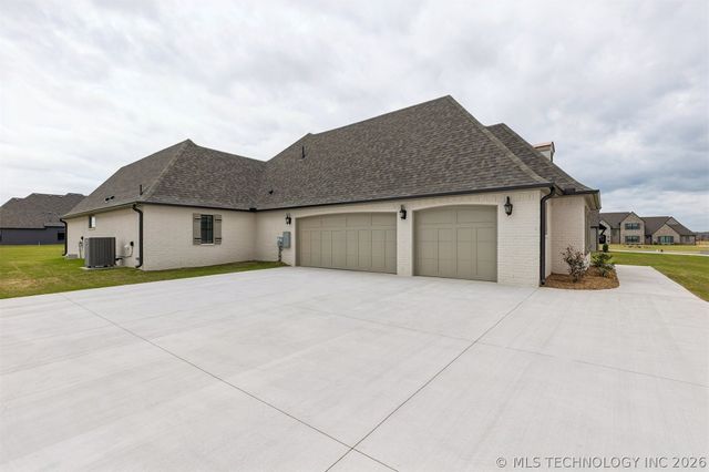 102 E 165th Street S, Glenpool, OK 74033
